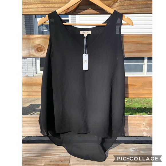 Charming Charlie Tops - 🍁 charming Charlie’s sandy & sid blouse tank top